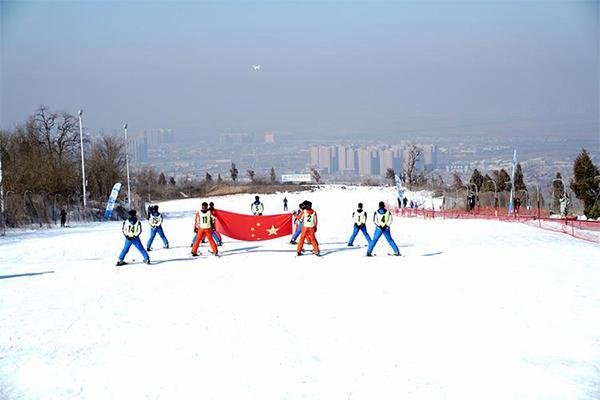 2023渭南龙尾坡必捷滑雪场旅游攻略 - 门票价格 - 优惠政策 - 开放时间 - 简介 - 交通 - 美食 - 地址 - 电话 - 天气