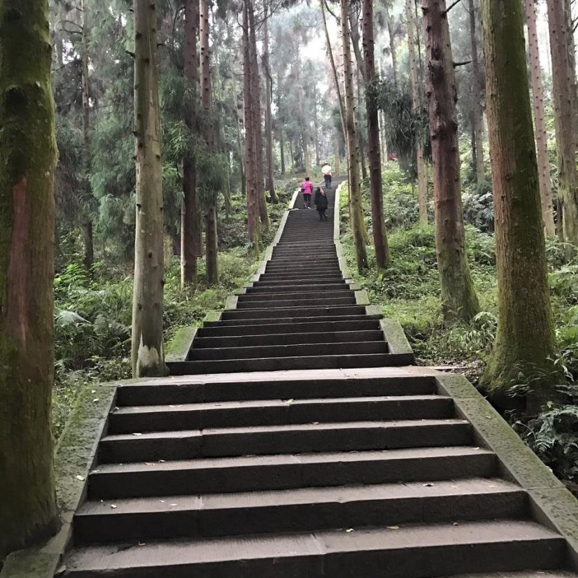 峨眉山有什么景点 峨眉山有什么好吃的