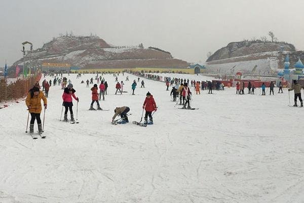 采薇庄园滑雪场门票多少钱