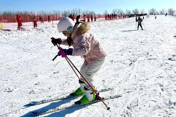 2023北京蓝调滑雪场旅游攻略 - 门票价格 - 优惠政策 - 开放时间 - 简介 - 交通 - 美食 - 地址 - 电话 - 天气