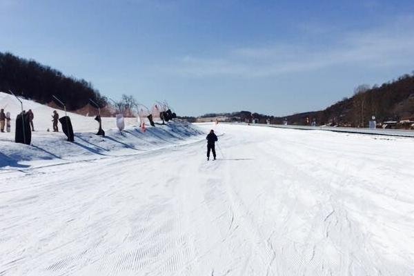 2023莲青山滑雪场游玩攻略 - 门票价格 - 开放时间 - 简介 - 地址 - 交通 - 天气 - 电话