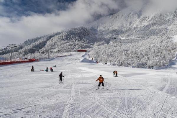 成都滑雪的地方在哪里 成都哪里有滑雪的地方