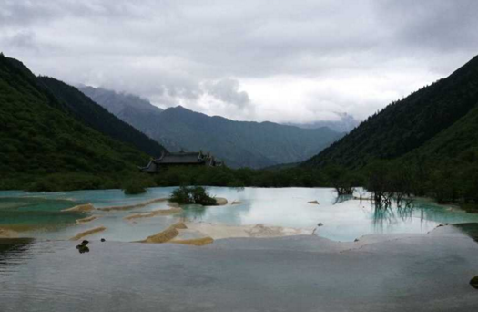 黄龙景区有什么好玩的  黄龙景区在哪儿  五彩池好看吗