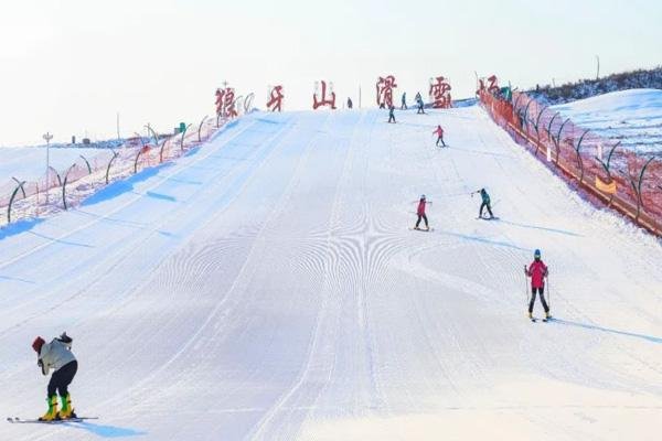 保定哪里有滑雪场 滑雪的地方推荐