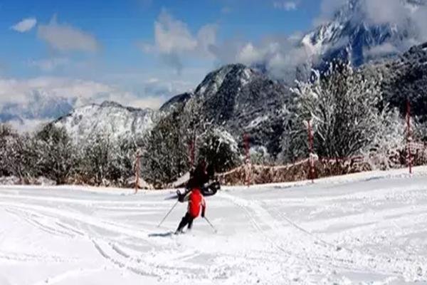 成都周边滑雪场哪个好 成都周边滑雪推荐地